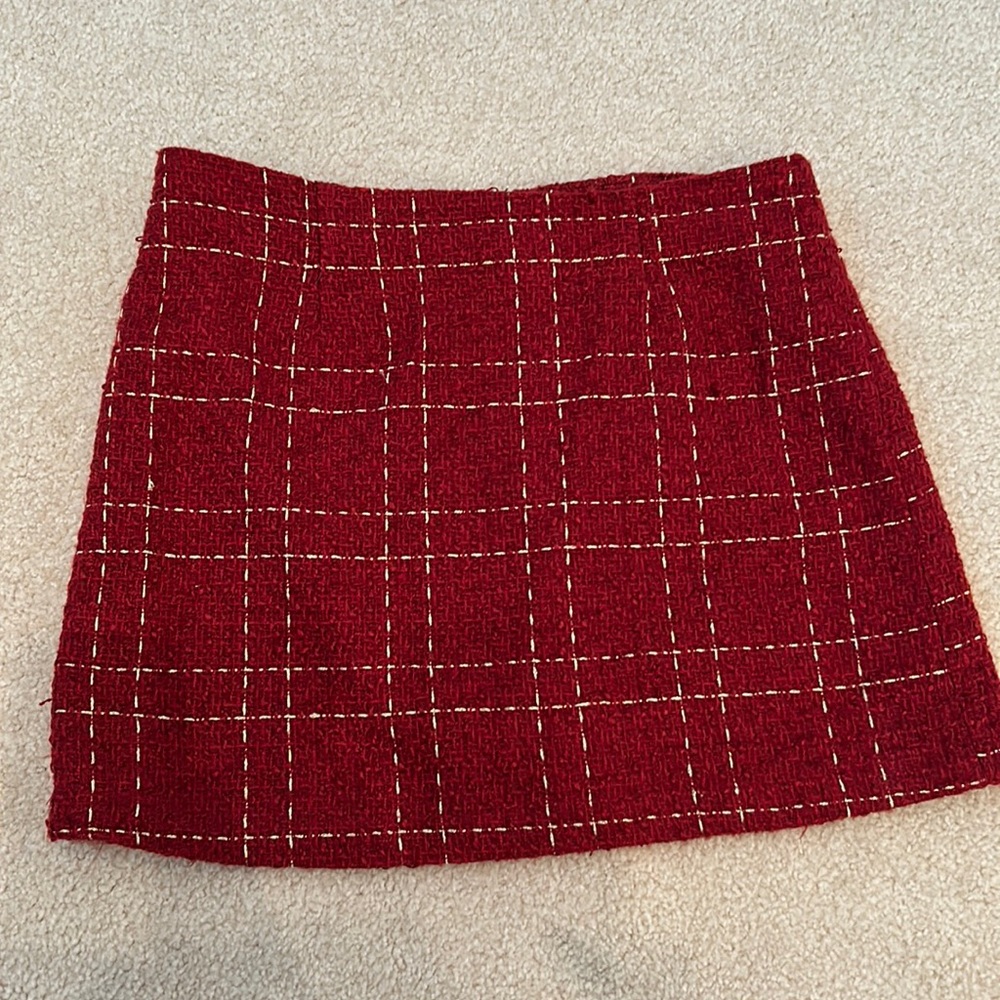 Celebrate the holidays in this adorable mini skirt!